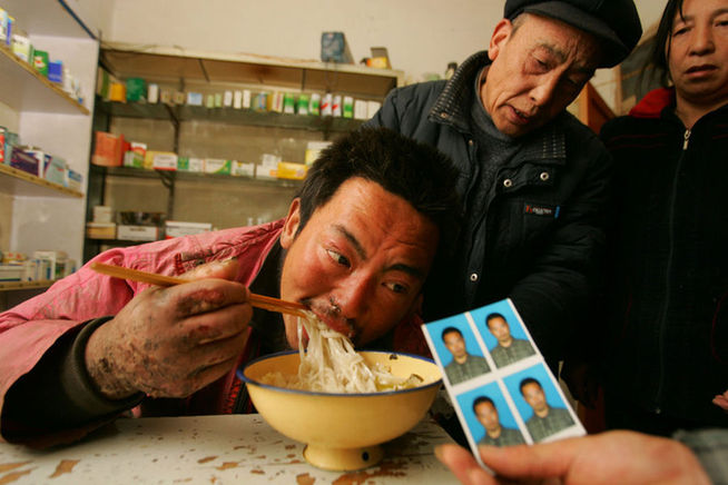 Mentally disabled Liu Xiaoping is seen with his father (L2) at home on December 19, 2010 in Gaoling county, Shaanxi Province of China. Liu was rescued by policemen from a illegal factory in Toksun county of Northwestern China&apos;s Xinjiang Uygur Autonomous Region. [Agencies]