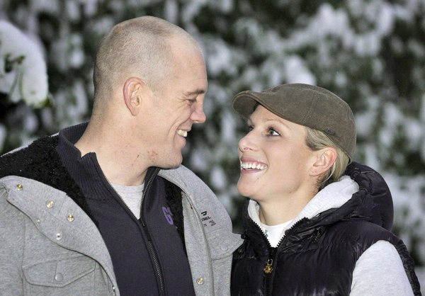 Zara Phillips and her fiance Mike Tindall pose for photographs at their home in Gloucestershire, southwest England Dec 21, 2010. Phillips, the granddaughter of Britain&apos;s Queen Elizabeth, is to marry rugby player Tindall, the royal family said on Tuesday. [China Daily/Agencies]