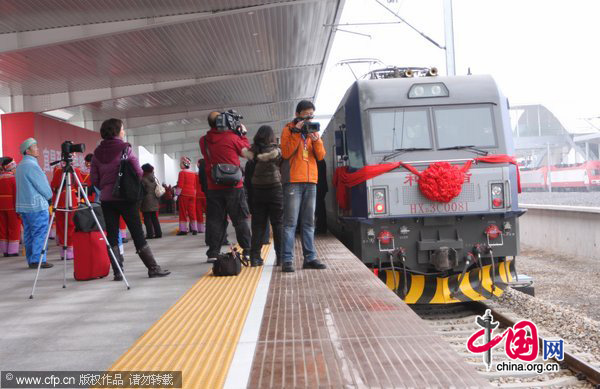 The Yichang-Wanzhou railway, which considered as China&apos;s most difficult and expensive to build started operation on Dec. 22, 2010. The maiden journey was launched at 10: 18 a.m. as a train left Enshi Station of Hubei Province and is expected to reach Yichang City of Hubei in more than two hours. [CFP]