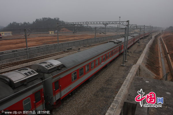 The Yichang-Wanzhou railway, which considered as China&apos;s most difficult and expensive to build started operation on Dec. 22, 2010. The maiden journey was launched at 10: 18 a.m. as a train left Enshi Station of Hubei Province and is expected to reach Yichang City of Hubei in more than two hours. [CFP]