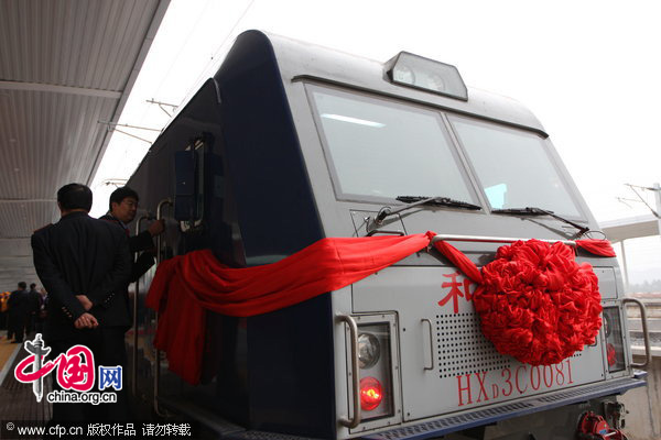 The Yichang-Wanzhou railway, which considered as China&apos;s most difficult and expensive to build started operation on Dec. 22, 2010. The maiden journey was launched at 10: 18 a.m. as a train left Enshi Station of Hubei Province and is expected to reach Yichang City of Hubei in more than two hours. [CFP]