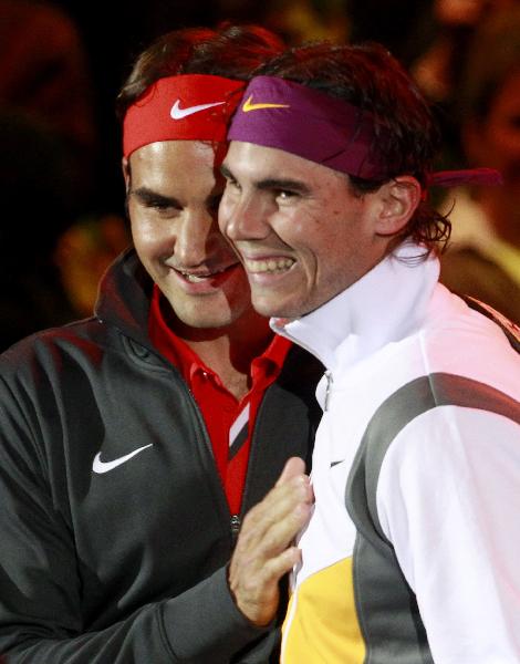 Roger Federer of Switzerland welcomes Rafael Nadal of Spain (R) before a charity match for the benefit of African children in Zurich December 21, 2010. (Xinhua/Reuters Photo) 