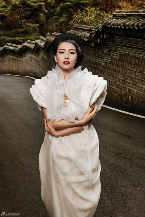 Famous actress Gao Yuanyuan poses for Harper's Bazaar.