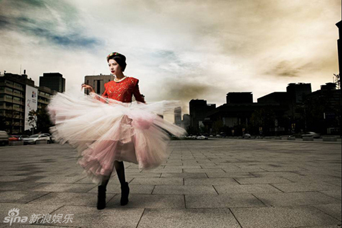 Famous actress Gao Yuanyuan poses for Harper's Bazaar.