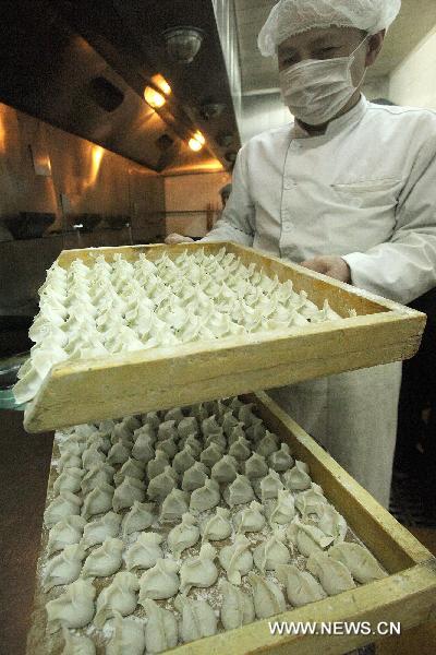 A chef makes dumplings at a restaurant in Beijing, capital of China, Dec. 22, 2010, also the day of Dongzhi, the traditional Chinese winter solstice festival. People in north China have a tradition of eating dumplings on the festival to protect their ears from frostbite. [Xinhua]