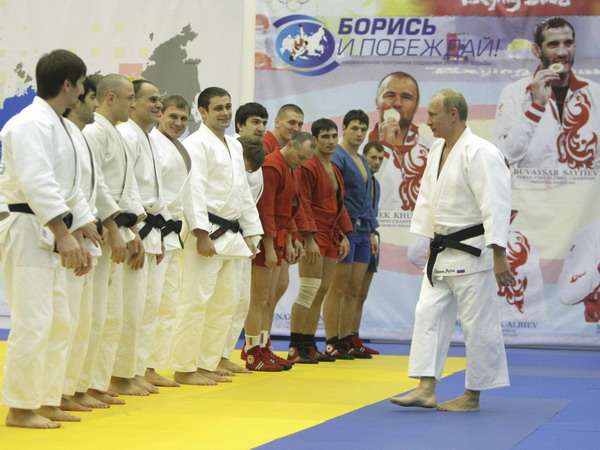 Russia's Prime Minister Vladimir Putin (R) takes part in a judo training session at the 'Moscow' sports complex in St. Petersburg, December 22, 2010. [China Daily/Agencies]