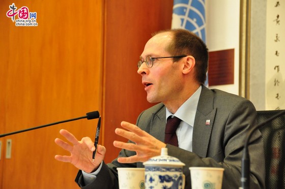 The recent food price hikes in China are a harbinger of what may be lying ahead, and the food reserves maintained by China may therefore prove of strategic importance in the future. This situation should encourage China to move towards more sustainable types of farming, says De Schutter, United Nations Special Rapporteur on the right to food. [Pierre Chen / China.org.cn]