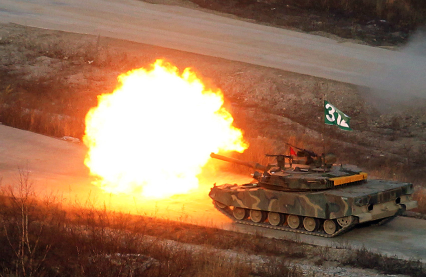 A tanks takes part in a military drill in Pocheon, South Korea, on Dec. 23, 2010. [Xinhua]