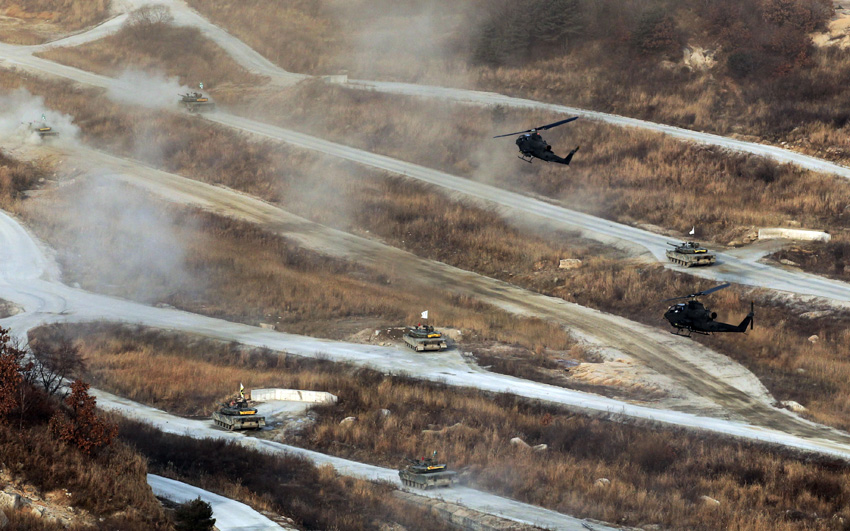 Tanks take part in a military drill in Pocheon, South Korea, on Dec. 23, 2010. [Xinhua]