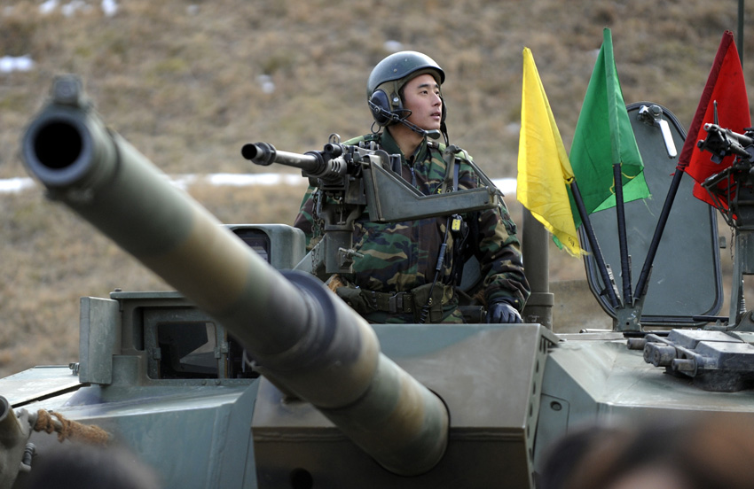 South Korean soldiers take part in a military drill in Pocheon, South Korea, on Dec. 23, 2010. [Xinhua]