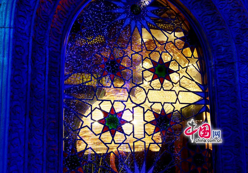 Christmas decorations are seen in Beijing as the festival approaches. [China.com.cn]