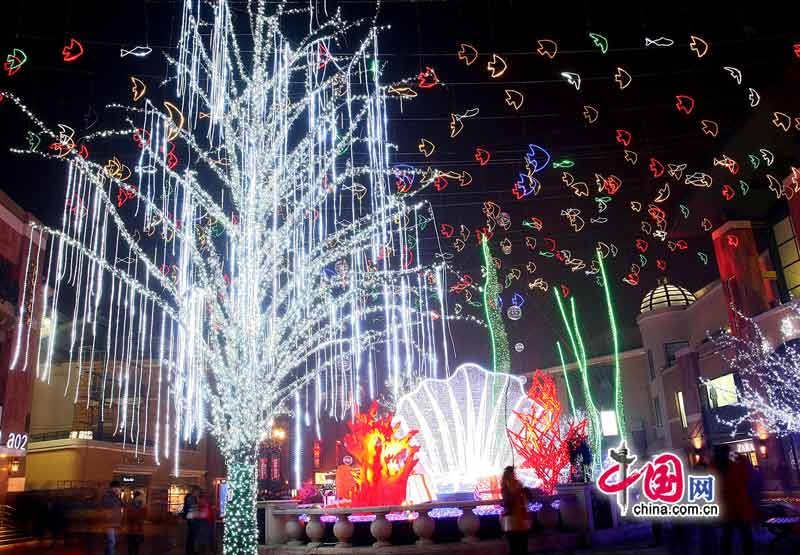 Christmas decorations are seen in Beijing as the festival approaches. [China.com.cn]