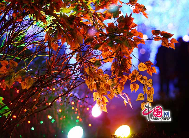 Christmas decorations are seen in Beijing as the festival approaches. [China.com.cn]