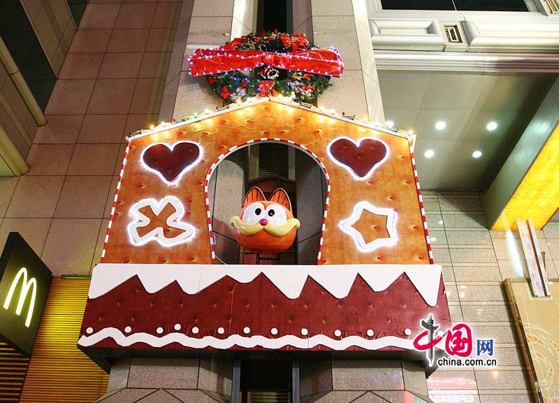 Christmas decorations are seen in Beijing as the festival approaches. [China.com.cn]