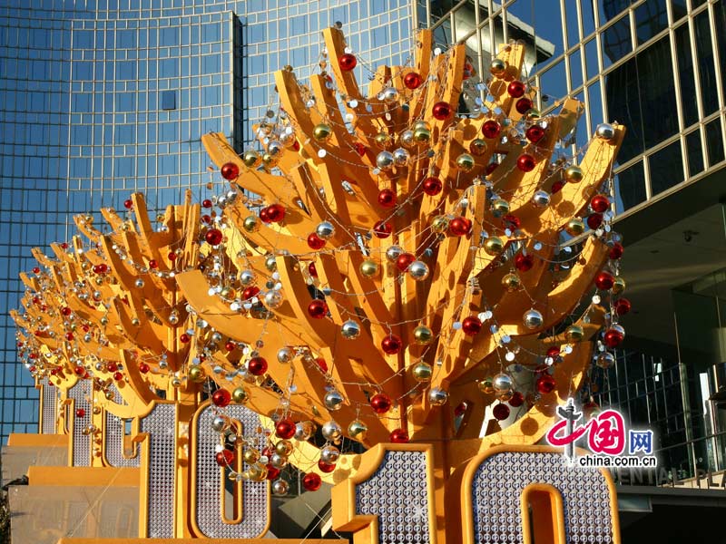 Christmas decorations are seen in Beijing as the festival approaches. [China.com.cn]