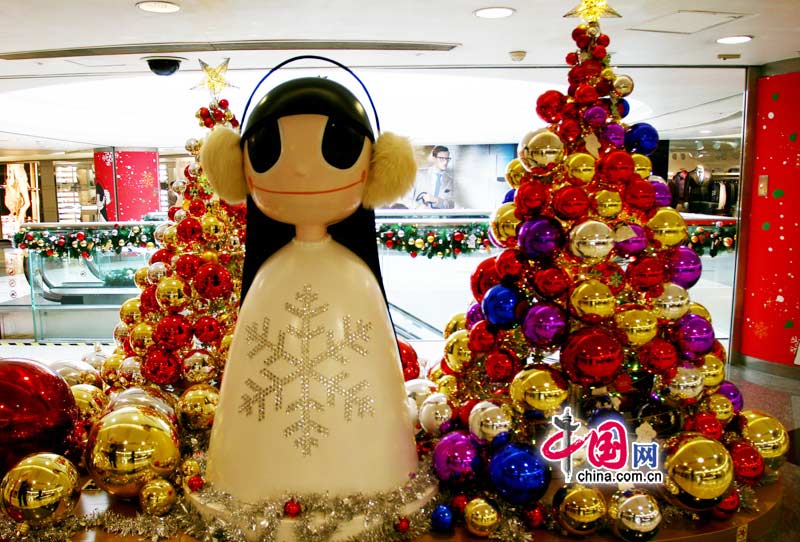 Christmas decorations are seen in Beijing as the festival approaches. [China.com.cn]