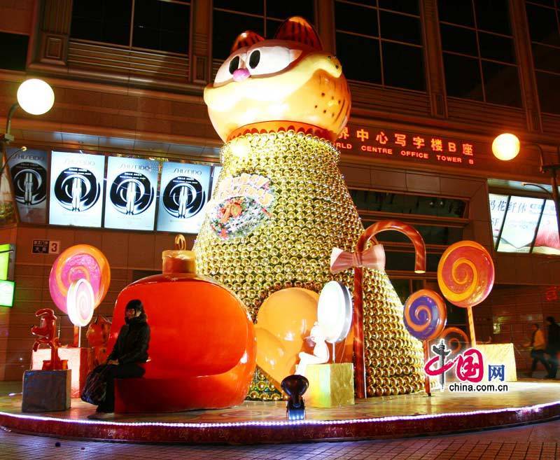 Christmas decorations are seen in Beijing as the festival approaches. [China.com.cn]