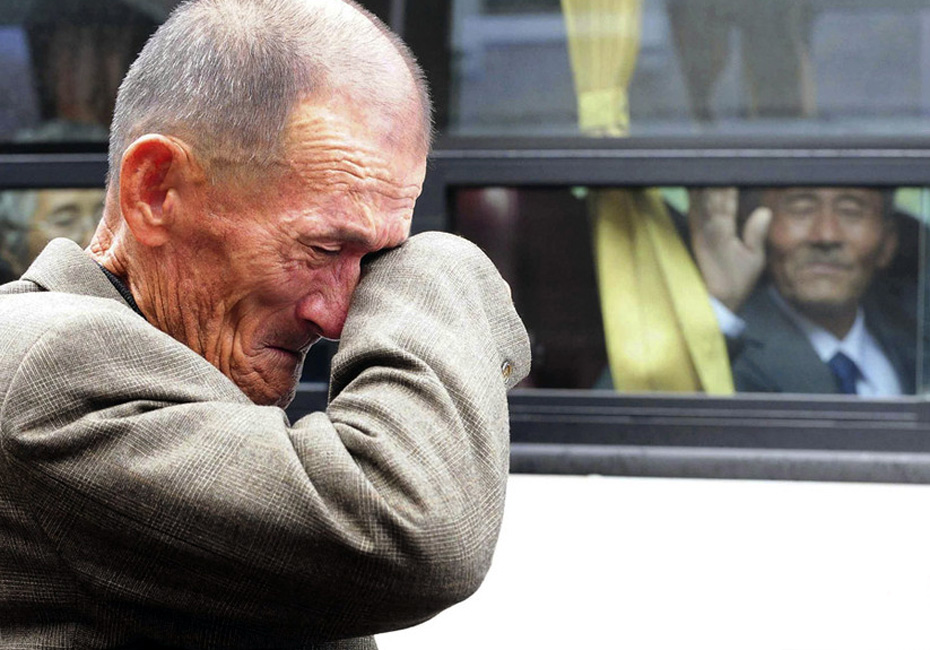 South Korea and the Democratic People&apos;s Republic of Korea (DPRK) hold reunions of families separated by the Korean War in the 1950s at the Mount Kumgang resort in the DPRK from Oct. 30 to Nov. 1, 2010. 