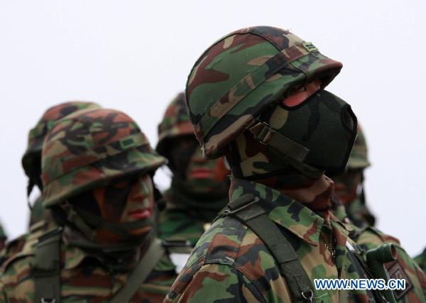 South Korean soldiers take part in a military drill in Pocheon, South Korea, on Dec. 23, 2010. [Park Jin Hee/Xinhua]