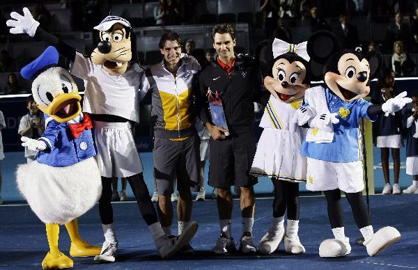 Switzerland's Roger Federer (R3) and Spain's Rafael Nadal (L3) pose with Disney characters after an exhibition match at Caja Magica in Madrid on Wednesday, Dec. 22, 2010. Nadal and Federer played the second of two year-end charity matches in aid of youth sports projects supported by the world's top two players. (Xinhua/Reuters Photo)