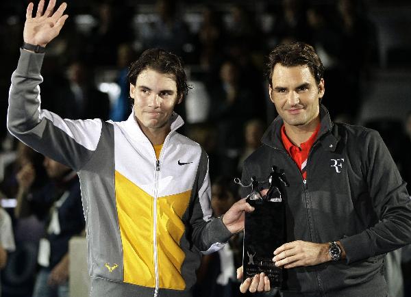 Spain's Rafael Nadal (L) and Switzerland's Roger Federer pose after taking part in a charity tennis match in Madrid December 22, 2010. (Xinhua/Reuters Photo)