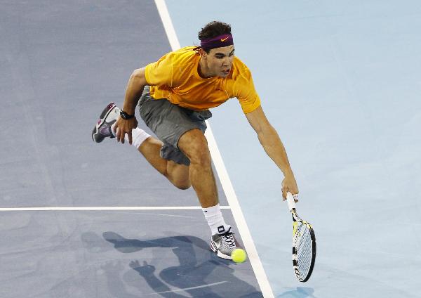 Spain's Rafael Nada returns the ball to Switzerland's Roger Federer during their charity tennis match in Madrid December 22, 2010. (Xinhua/Reuters Photo)