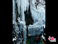 Situated in Xiuwu County, Henan Province, Yuntai Mountain is a first-rate world geologic park. Covered with lush original forests, Yuntai Mountain has several deep valleys and ponds, myriads of waterfalls and springs, picturesque perilous cliffs and peaks. These elements compose the stunning scenery of Yuntaishan. Famous for its which compose the unique scenery of Yuntai Mountain.  [Photo by Xu Yongjian]
