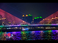 The charming night scene along the Pearl River in Guangzhou, south China's Guangdong Province. [Photo by Liu Guoxing]