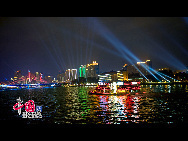 The charming night scene along the Pearl River in Guangzhou, south China's Guangdong Province. [Photo by Liu Guoxing]