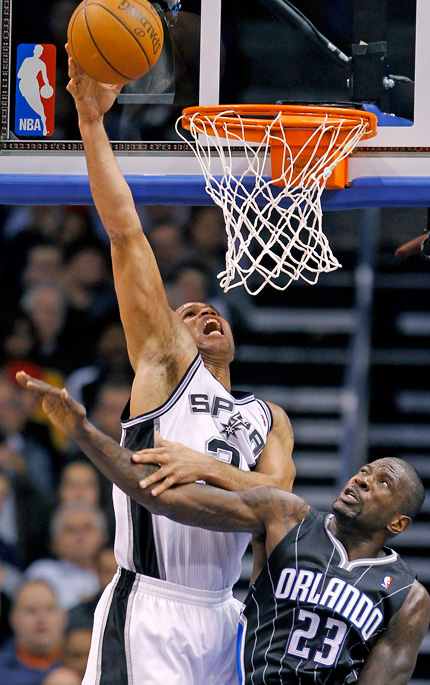 San Antonio Spurs forward Richard Jefferson (left) shoots over Orlando Magic guard Jason Richardson in the second half of their NBA match in Orlando, Florida, on Thursday. The Magic won 123-101.