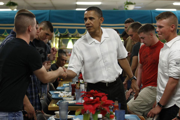  Barack Obama makes a Christmas Day visit with soldiers at Marine ...