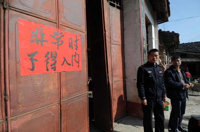 A land cave-in had prompted the evacuation of more than 800 villagers by Saturday evening in Zhoutian, local authorities said. With a diameter of 50 meters and a maximum depth of 5 meters, the cave-in occurred 8:40 p.m. Thursday in Zhoutian Township, said a local government spokesman. [Xinhua]