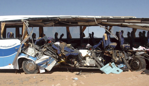 The tour bus that was involved in an accident in Abu Simbel, Aswan about 879 km (546 miles) south of Cairo, is seen Dec 26, 2010. A tour bus slammed into a truck in southern Egypt on Sunday, killing eight Americans and injuring 21 others in the latest fatal crash involving tourists.[China Daily/Agencies] 