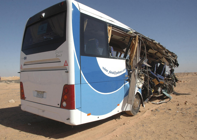 A tour bus slammed into a truck in southern Egypt on Sunday, killing eight Americans and injuring 21 others in the latest fatal crash involving tourists.[Xinhua] 