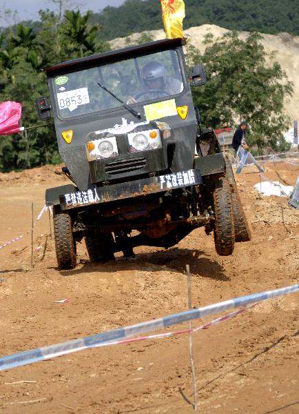 A participant takes part in a tractor race in Qiongzhong, south China&apos;s Hainan Province, Dec. 26, 2010. The first Hainan Tractor Skills Competition kicked off on Sunday, a total of 54 farmers of Hainan took part in the competition.[Xinhua]