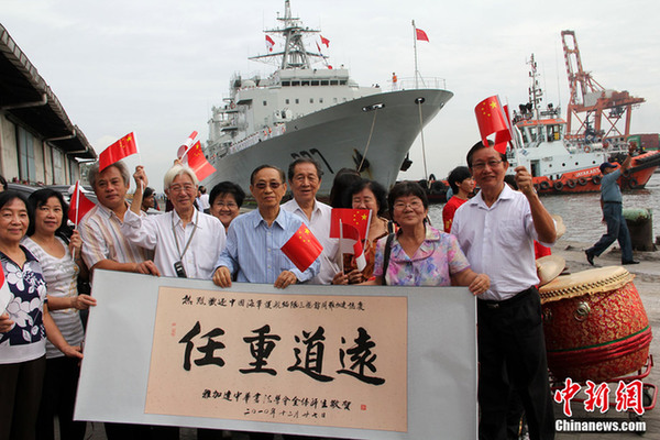 Three Chinese Navy ships arrived in Indonesia's seaport of Tanjung Priok, carrying out friendship mission with several programs aimed at improving relations between the two countries, December 27, 2010. 