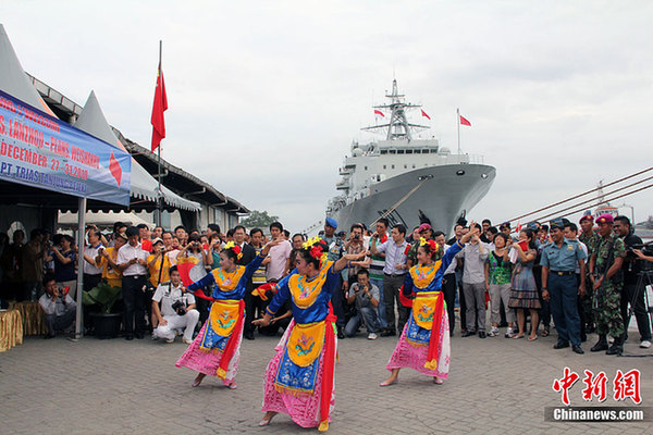 Three Chinese Navy ships arrived in Indonesia's seaport of Tanjung Priok, carrying out friendship mission with several programs aimed at improving relations between the two countries, December 27, 2010. 