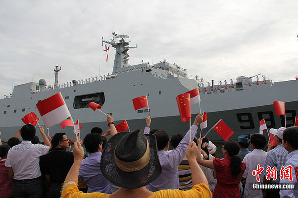 Three Chinese Navy ships arrived in Indonesia's seaport of Tanjung Priok, carrying out friendship mission with several programs aimed at improving relations between the two countries, December 27, 2010.