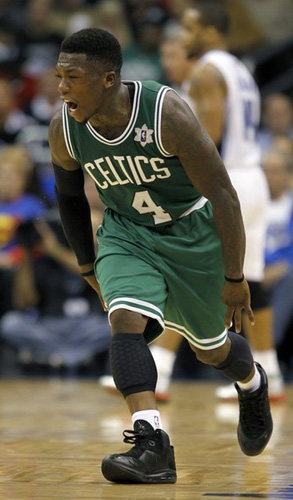 Boston Celtics guard Nate Robinson celebrates after hitting three-pointer while playing the Orlando Magic during second half NBA basketball action in Orlando, Florida December 25, 2010. (Xinhua/Reuters Photo) 