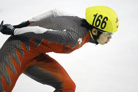 Wang Meng, Turin Olympic women's 500m titlist, won women's short-track speed skating pursuit gold at the 11th National Winter Games in Qiqihar on Thursday. Wang Meng, 23, finished in one minute 8.784 seconds.