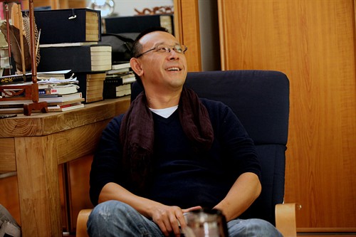 An Mtime.com reporter interviewed Jiang Wen, director of 'Let the Bullets Fly,' which had a strong debut in China's New Year's box office season.
