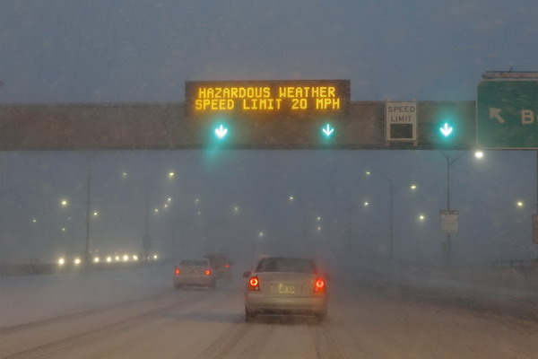 Snowstorm hits US East Coast