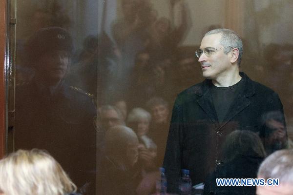 Former Yukos tycoon Mikhail Khodorkovsky stands behind a glass wall at a court in Moscow, capital of Russia, Dec. 27, 2010. [Xinhua]