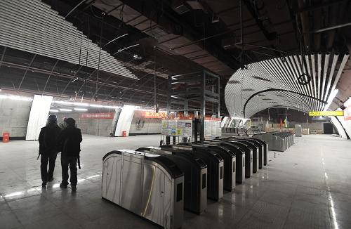 Photo taken on Dec. 28, 2010 shows a station of Chongqing Subway Line No.3 in southwest China&apos;s Chongqing Municipality. The subway line, with the highest speed of 75km per hour, started its trial run on Tuesday. It will be formally put into operation in June of next year. [Xinhua]