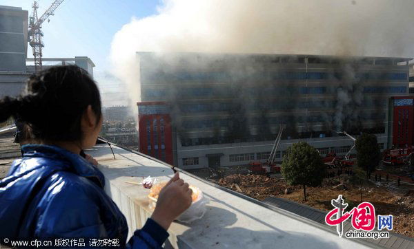 Firefighters work at the fire site on December 28, 2010 in Yiwu, southeast China&apos;s Zhejiang Province. The warehouse of the Langsha Group catches fire on Tuesday. The cause of the fire is under investigation and no reports of injuries. [CFP]