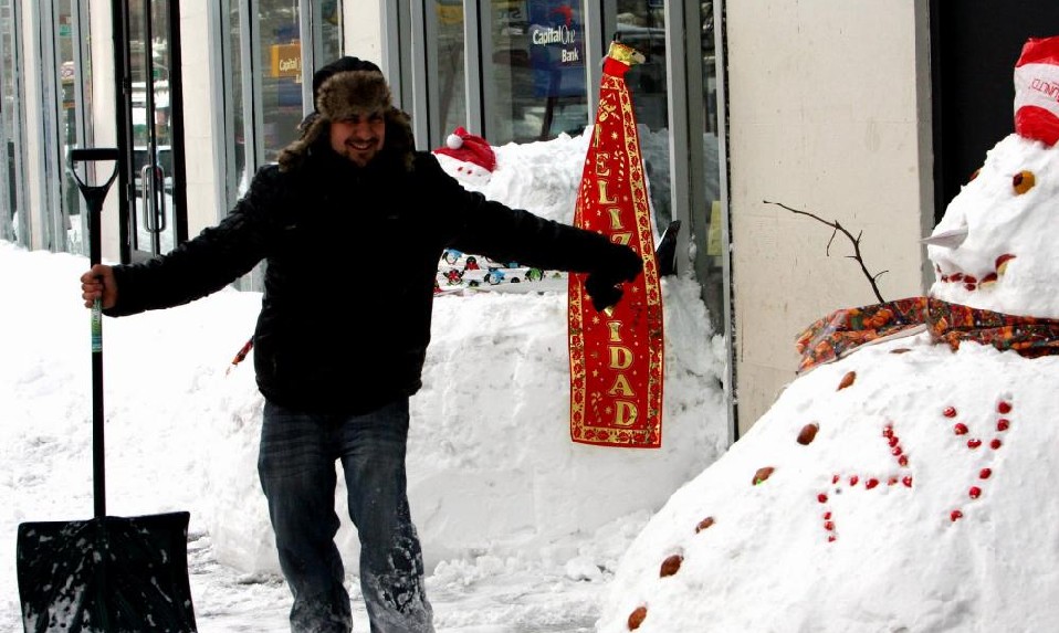 A man poses with his snowman in New York, Dec 27, 2010. [Photo/Xinhua]