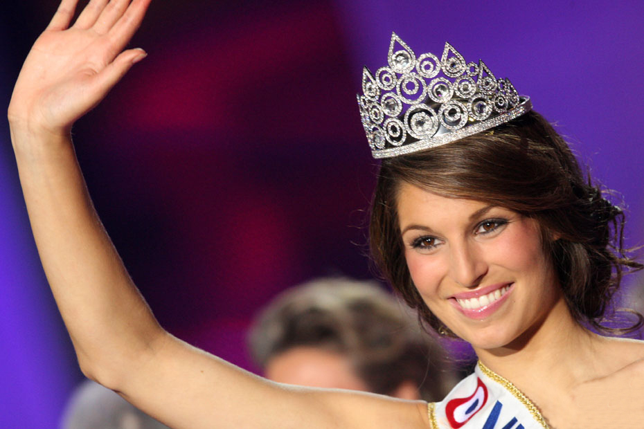 Laury Thielman wins Miss France 2011 on Dec. 4, 2010. [Chinanews.com]