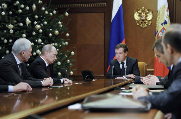 Russia's President Dmitry Medvedev (C) chairs the Security Council meeting at the presidential residence Gorki outside Moscow Dec 28, 2010. The attendees include (L to R) parliament Speaker Boris Gryzlov and Russian Premier Vladimir Putin.[Agencies]