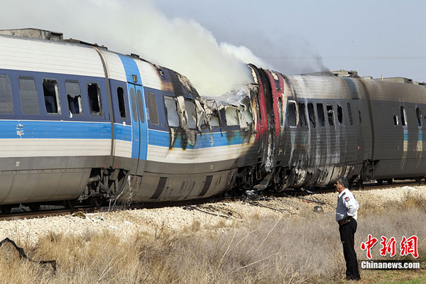 The photo taken on Dec.28, 2010 shows a burnt passenger train near Shefayim, Israel. A fire broke out on a train near the central Israeli town of Shfayim on Tuesday morning, injuring dozens of passengers, local media reported.