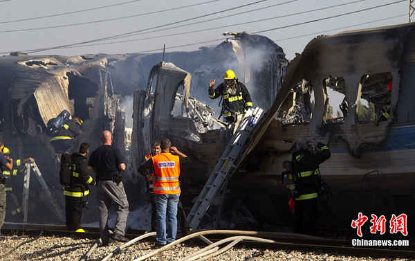 The photo taken on Dec.28, 2010 shows a burnt passenger train near Shefayim, Israel. A fire broke out on a train near the central Israeli town of Shfayim on Tuesday morning, injuring dozens of passengers, local media reported.